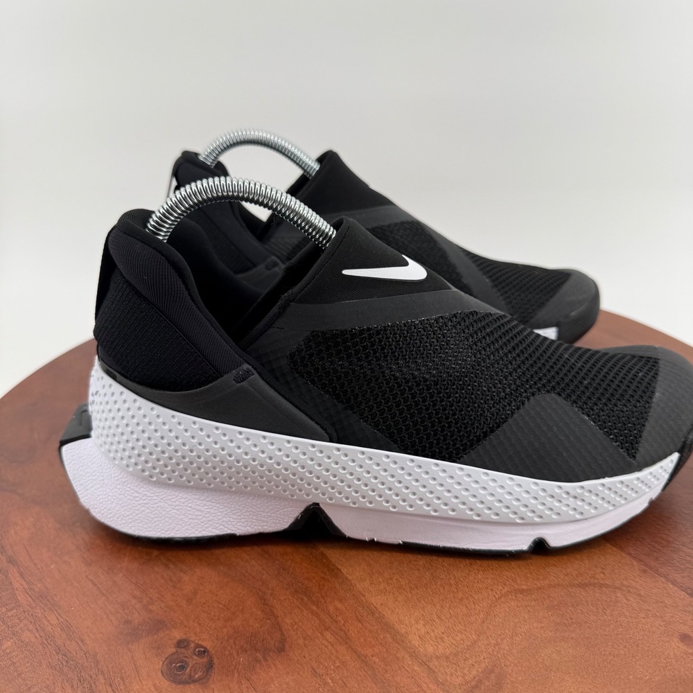 Nike Go FlyEase Sneakers Womens Black White Hands Free Slip On DR5540-002 8.5